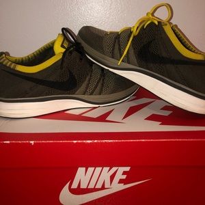 Nike Flyknit Trianer Army green yellow and black